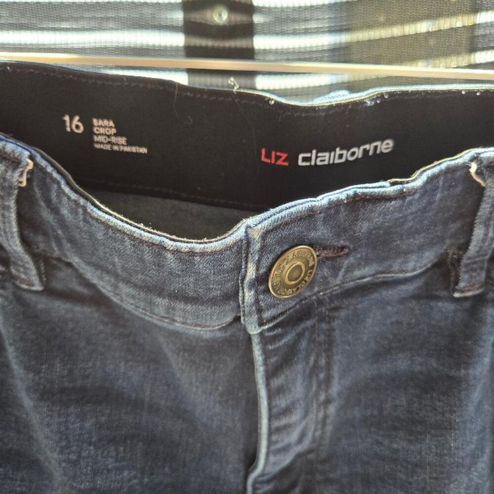 Liz Claiborne denim capri size 16